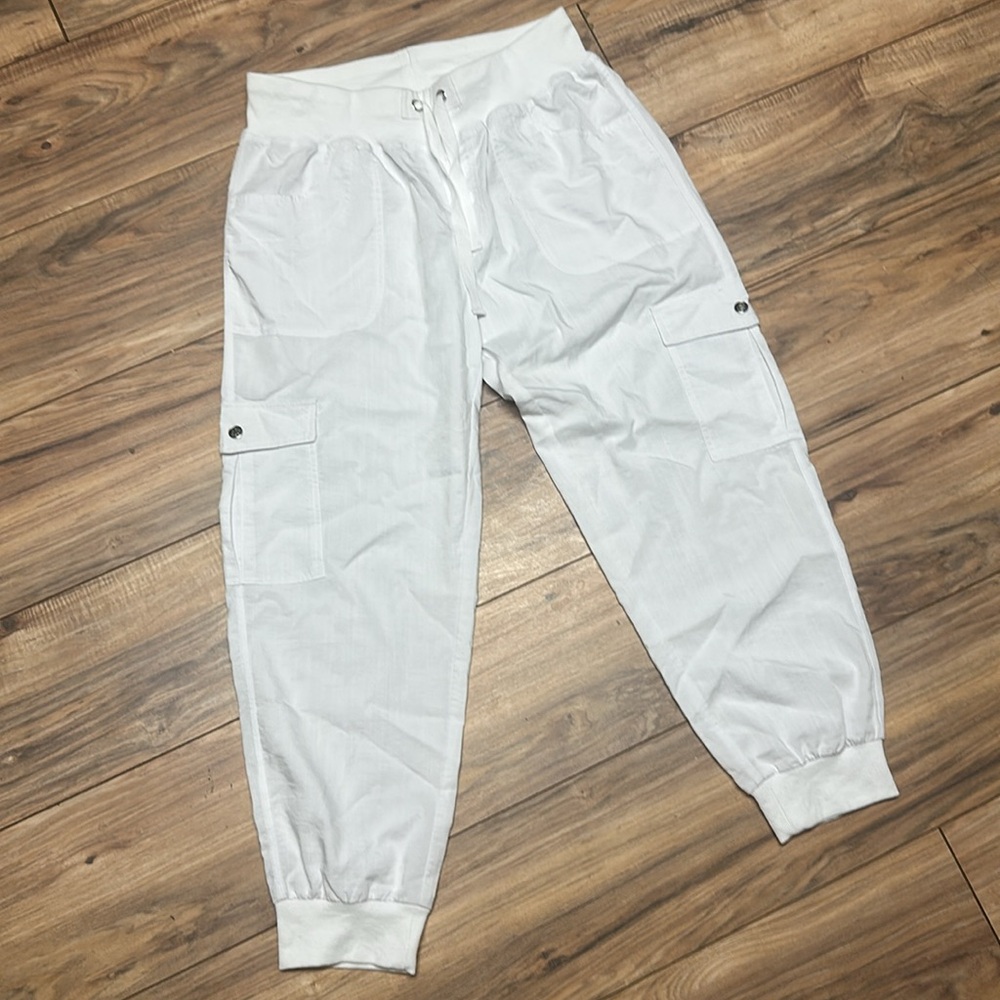 NWOT. Woman’s Mofiz white lightweight cargo joggers. Size L. - Picture 3 of 5